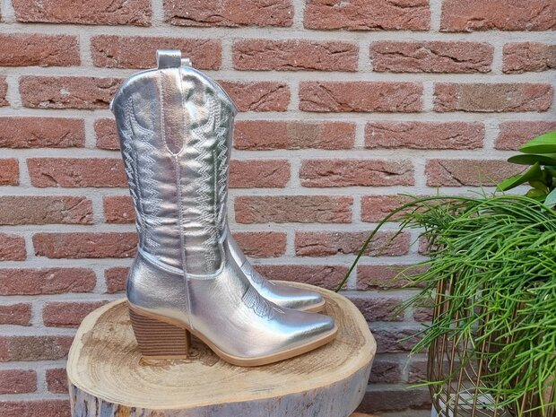 AMY BOOTS SILVER