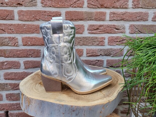 MARY BOOTS SILVER