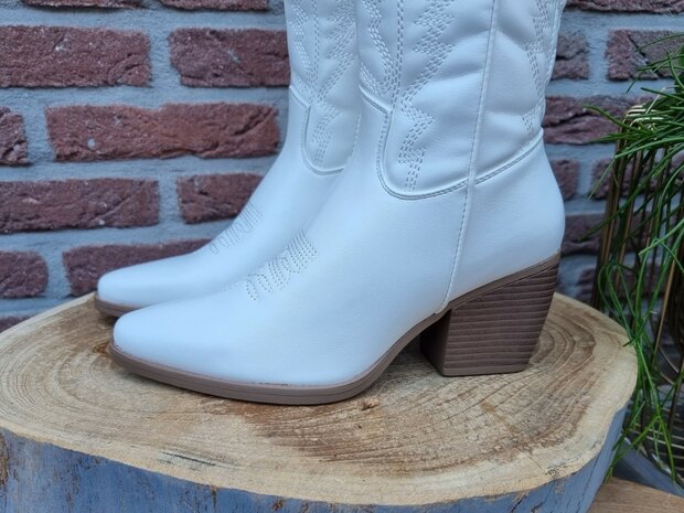 AMY BOOTS WHITE