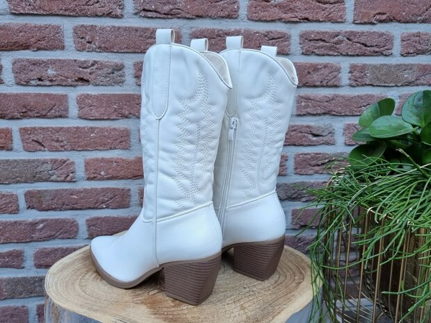 AMY BOOTS WHITE