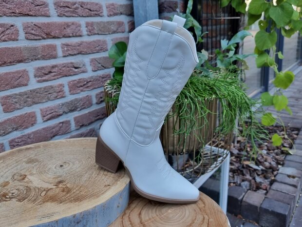 AMY BOOTS WHITE